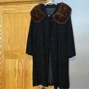 Luxurious Vintage Lepshire Jacket  with Faux Fur Collar